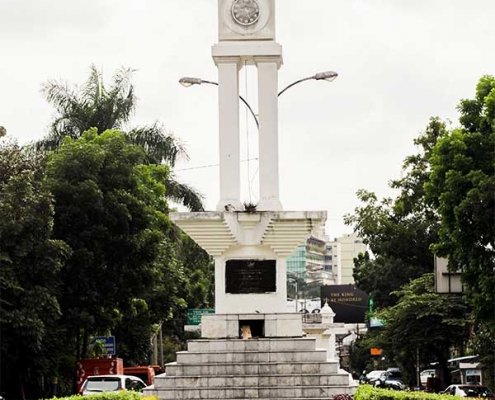patung publik jam menara ria taman abdul rivai bandung